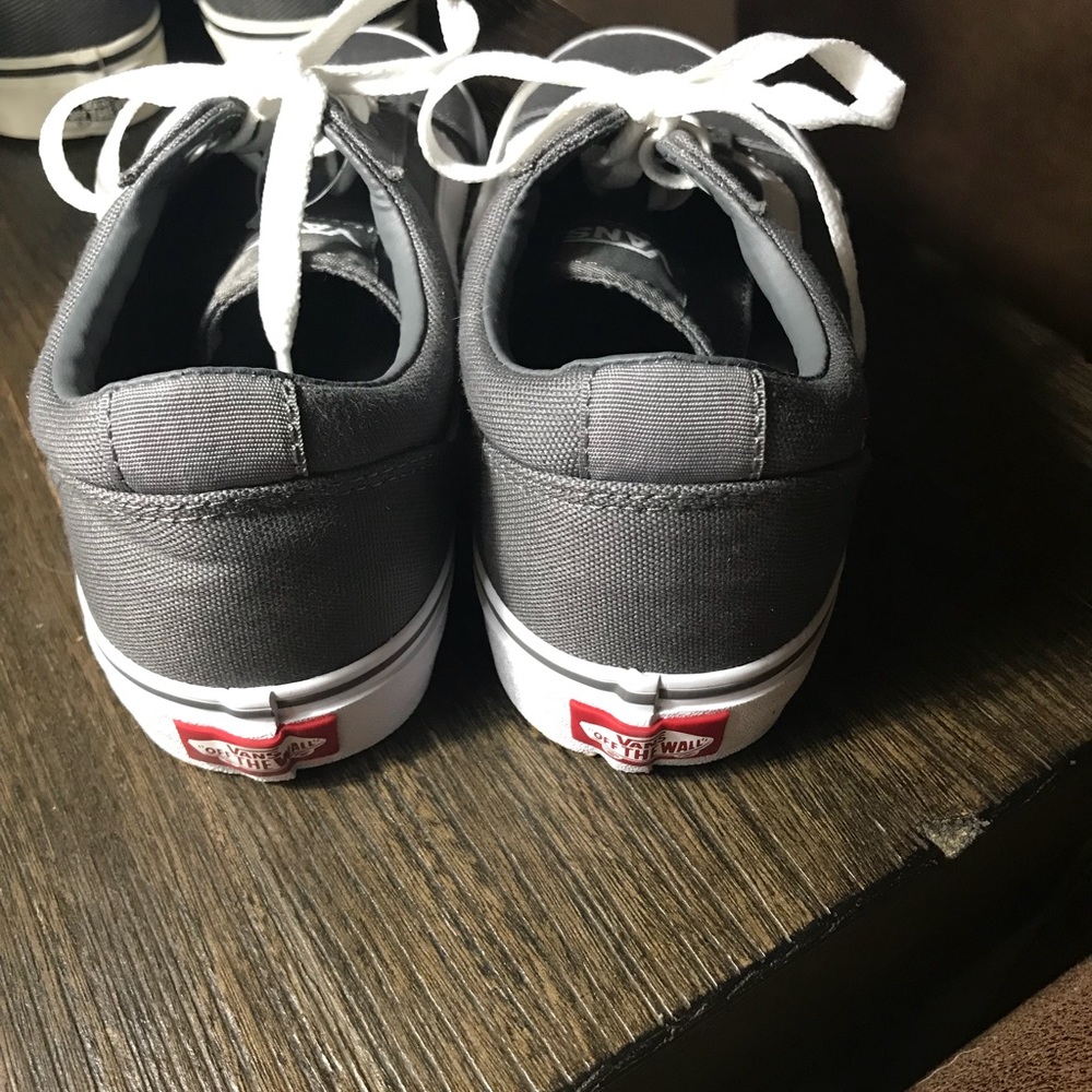 Vans - Picture 3 of 4